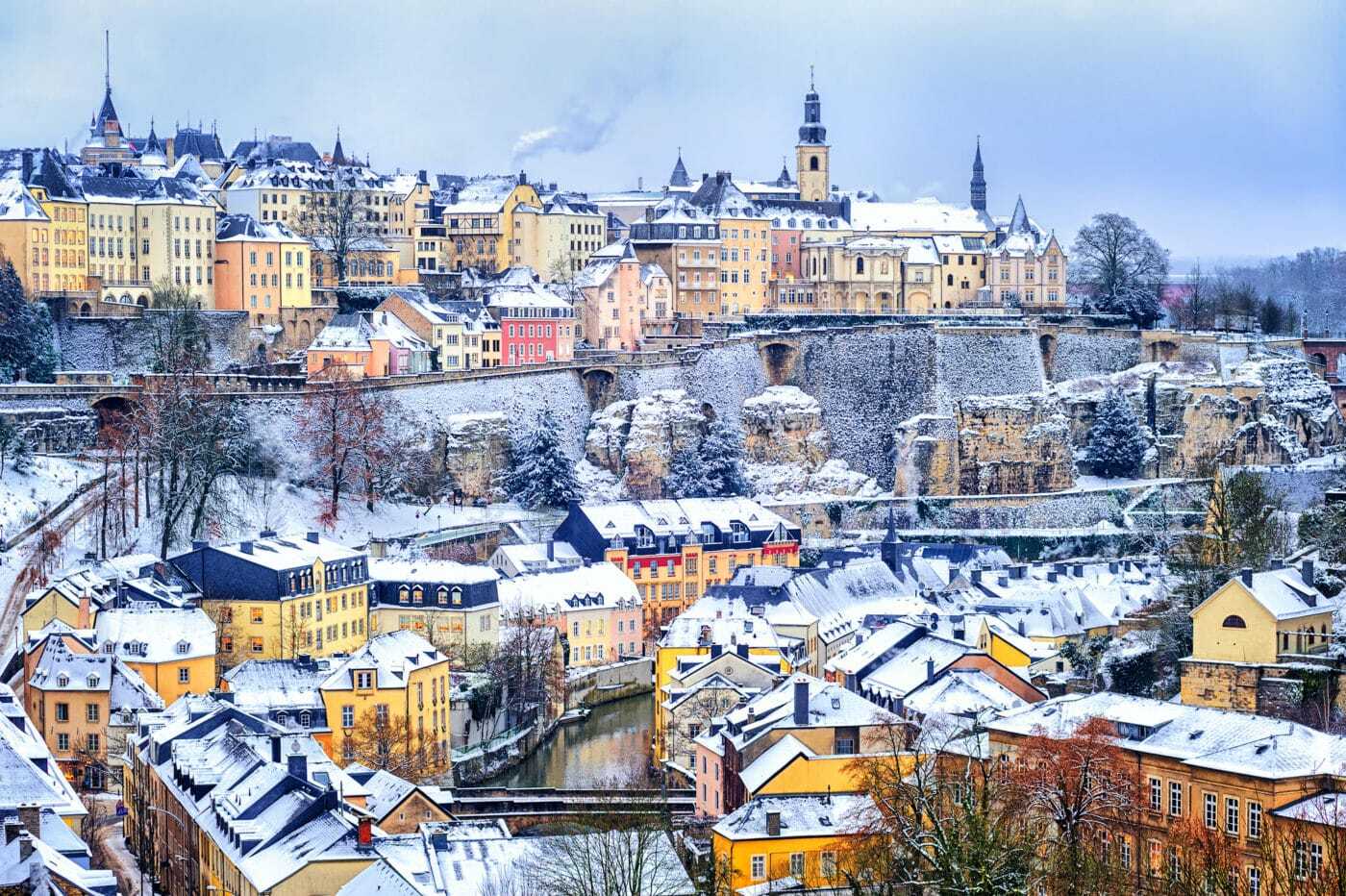 Foto of buildings in Luxembourg, covered in snow